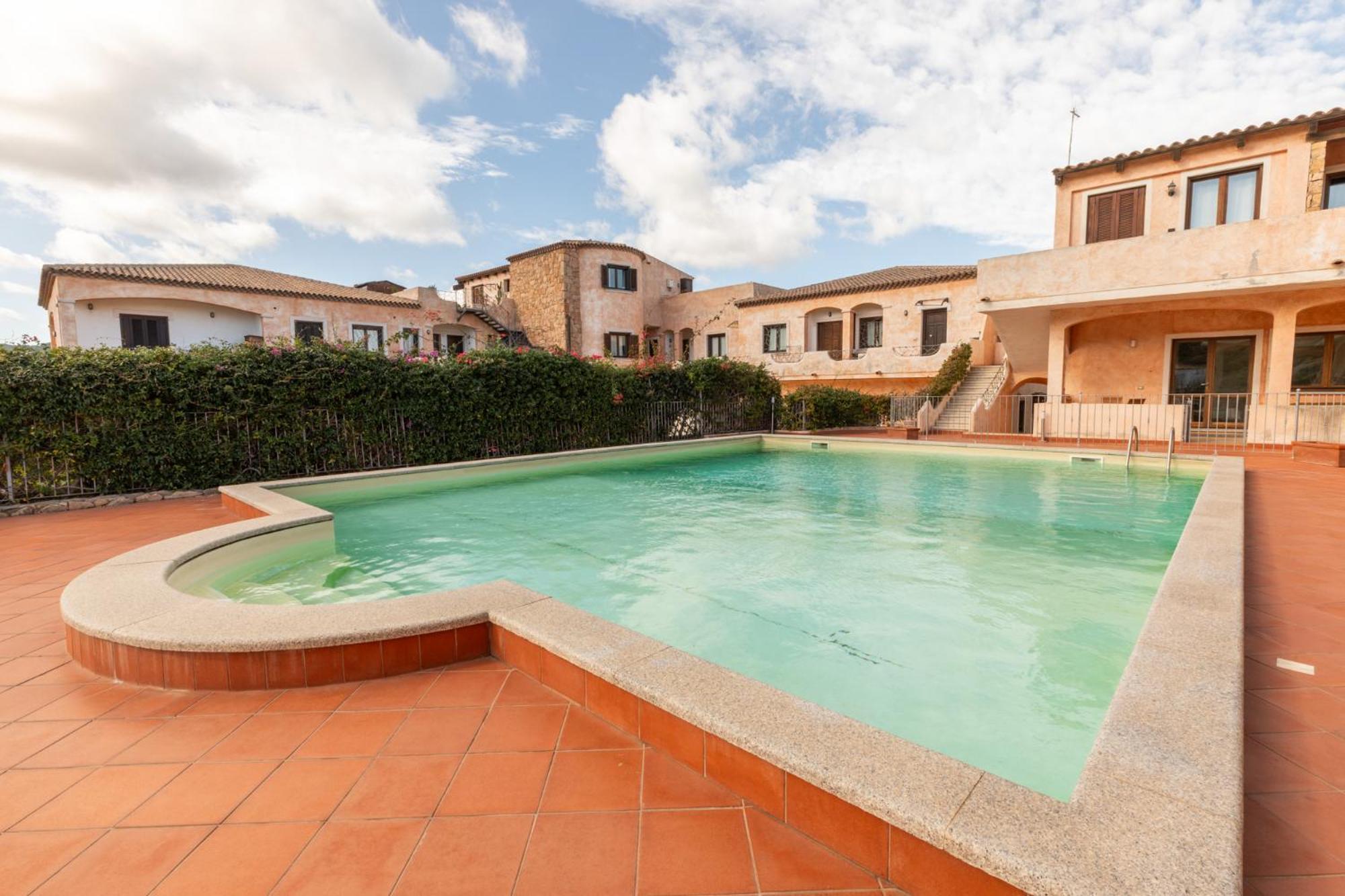 Nuovi Appartamenti Tri E Bilocali In Residence Con Piscina A Porto Cervo 800Mt Mare Лиша-ди-Вакка Экстерьер фото